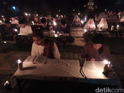 Tradisi Unik Santri Ponpes Boyolali di Malam Selikuran: Ngaji Berlampu Sentir