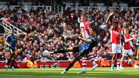 3 Kontroversi Kemenangan Arsenal Atas Man Utd