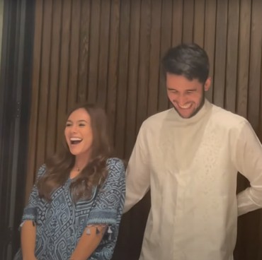 4 Aksi Wulan Guritno & Pacar Berondong Kena Cibir, Joget hingga Kecupan Mesra