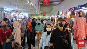 Tanah Abang Ramai Jelang Lebaran, Omzet Pedagang Naik Tajam