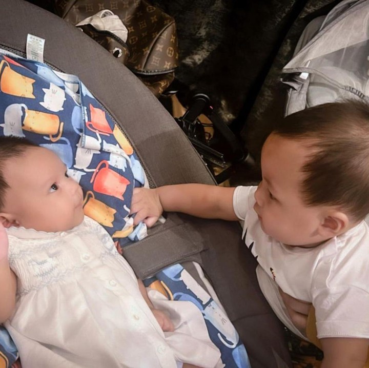 <p>Aurel dan Paula Verhoeven diketahui hamil berbarengan. Kini kedua anaknya, Ameena dan Kenzo pun saling bertemu. (Foto: Instagram @aurelie.hermansyah)</p>