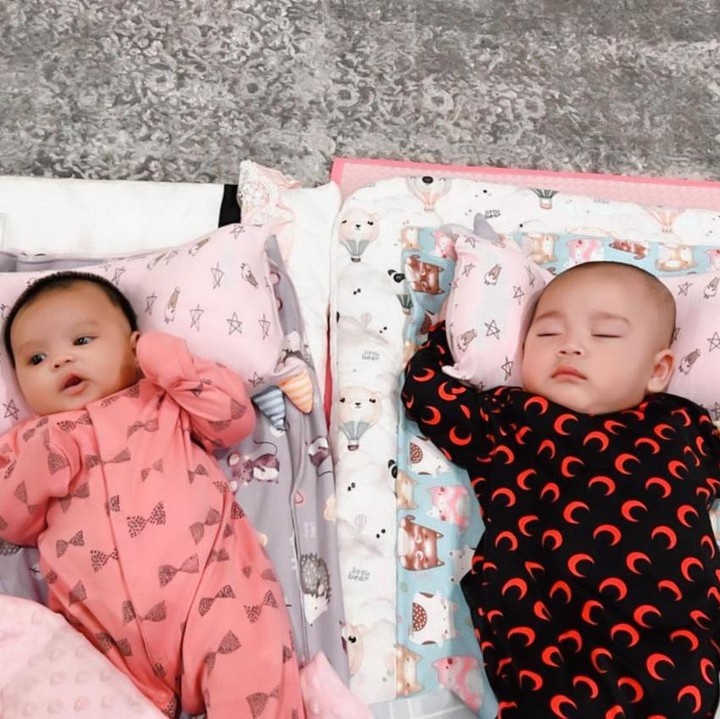 <p>Selain Ukkasya, Ameena juga pernah difoto bersama anak kedua Nagita Slavina dan Raffi, yakni Rayyanza. Imut dan menggemaskan ya, Bunda. (Foto: Instagram @aurelie.hermansyah)</p>