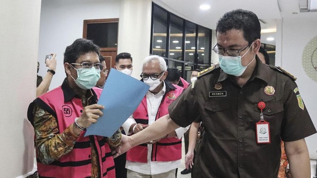 Kapuspenkum Kejagung mengatakan empat tersangka--Dirjen Daglu Kemendag Indrasari dan tiga bos sawit--diperpanjang masa tahanannya selama 40 hari ke depan.