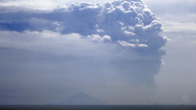 Gunung Anak Krakatau Erupsi Lagi, Kolom Abu 2500 Meter