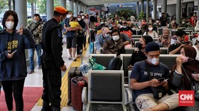 Ribuan Pemudik Mulai Padati Stasiun Pasar Senen