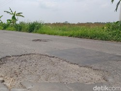 Awas! Jalur Menuju Kawasan Wisata Air di Polanharjo Klaten Rusak Parah