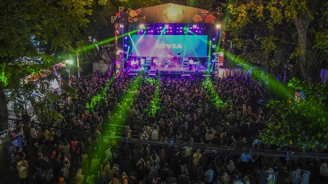 Ramadan tahun ini semakin dimeriahkan dengan banyak agenda menarik, salah satunya konser musik jazz yang digelar di Masjid Cut Meutia, Jakarta Pusat.