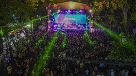FOTO: Menikmati Ramadhan Jazz Festival di Pelataran Masjid Cut Meutia