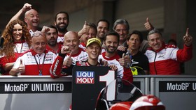 Viral Juara Moto3 Portugal Jatuh Tabrak Kru di Parc Ferme