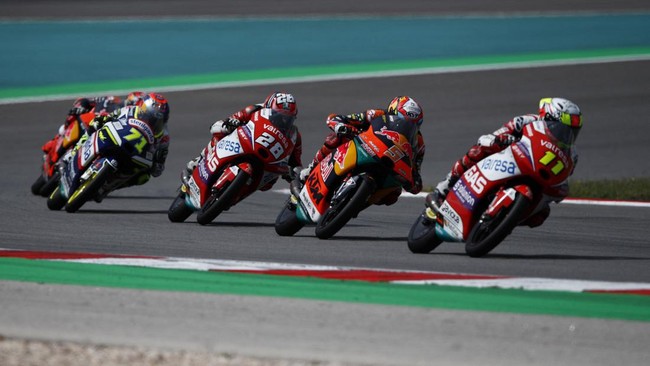 Pembalap GasGas Aspar Izan Guevara meraih pole position Moto3 Jerman 2022, sementara itu Mario Aji alami kecelakaan di kualifikasi, Sabtu (18/6).