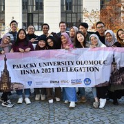 Lagi Ramai Dibahas, Kenalan dengan Program IISMA Untuk Mahasiswa Indonesia yang Ingin Belajar di Luar Negeri!