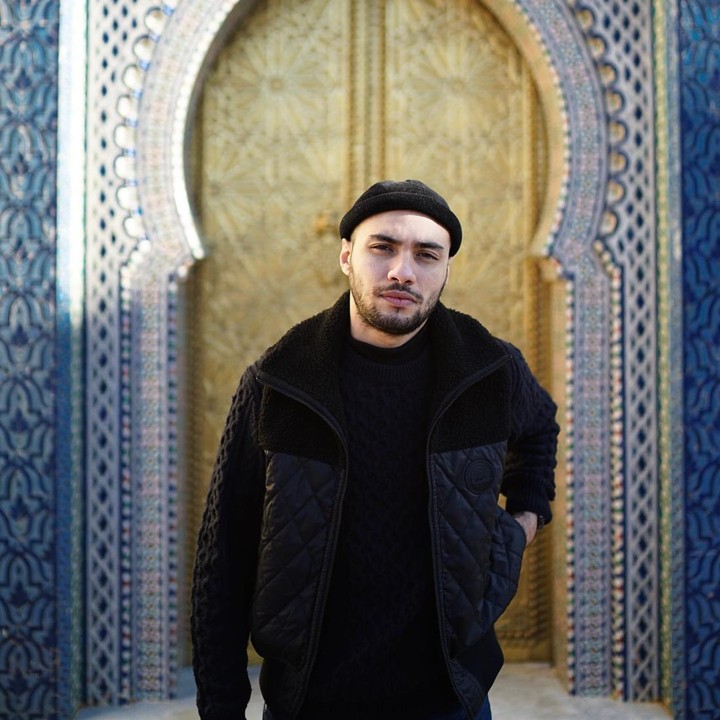 <p>Banyak netizen menilai, Refal Hady memiliki paras yang tampan. Pria bernama lengkap Reza Fahlevi Alhady ini ternyata memiliki darah keturunan Arab dan Betawi lho. (Foto: Instagram @refalhady)</p>