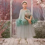 Dari Camila Mendes hingga Lana Condor, Para Selebriti Ini Tampil Jadi Model Pakai Koleksi Terinspirasi Balet