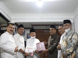 Sekjen Gerindra Silaturahmi dengan Ulama Sepuh Bandung KH Miftah Farid