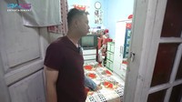 <p>Rumah milik Sesen ini sudah ditempatinya sejak kecil. Ia lalu merenovasi rumah untuk tempat tinggal keluarganya. (Foto: YouTube Rans Entertainment)</p>
