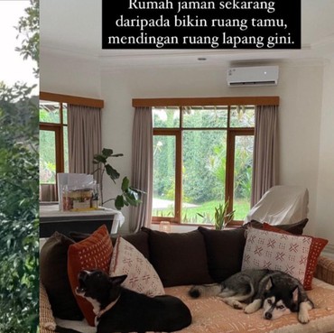 Tengok 9 Potret Rumah Sophia Latjuba yang Asri Penuh Tanaman Hijau
