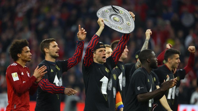 Bayern Munchen resmi menjadi juara Liga Jerman usai menang 3-1 atas Borussia Dortmund dalam pekan ke-31 di Allianz Arena, Sabtu (23/4).