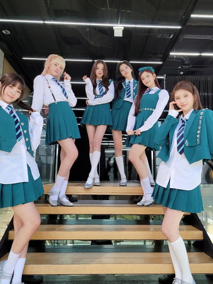 Tampil dengan seragam hijau putih, IVE memancarkan gaya dan pesona masing-masing dalam panggung Music Bank minggu ke-dua./ Foto: instagram.com/ivestarship