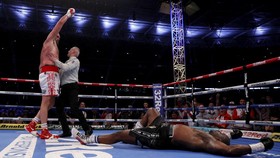 FOTO: Tyson Fury Tampil Dominan Hajar KO Whyte
