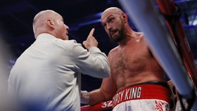 Adu Tinju Tyson Fury vs Anthony Joshua Bakal Terwujud