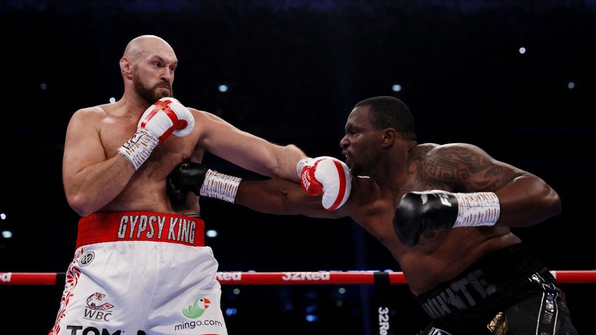 FOTO: Tyson Fury Tampil Dominan Hajar KO Whyte