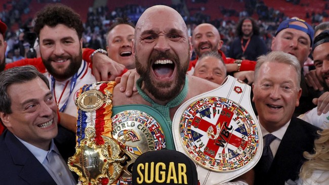 FOTO: Tyson Fury Tampil Dominan Hajar KO Whyte