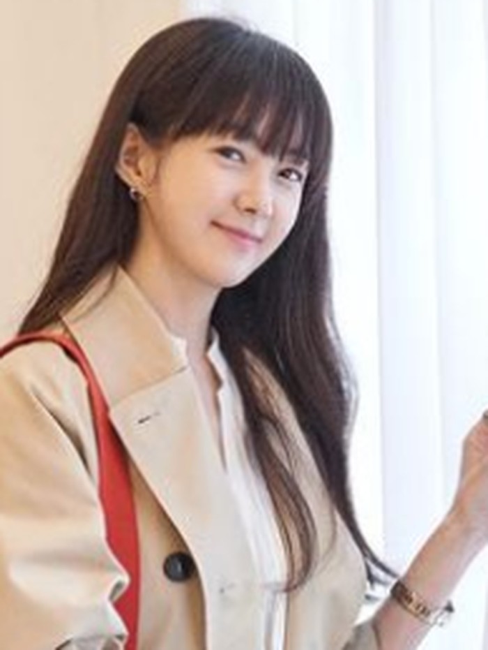 Lee Yo Won lahir pada tanggal 9 April 1980. Ia memulai karier di dunia hiburan setelah menjuarai kontes gadis sampul majalah ketika duduk di bangku SMA./ foto: instagram.com/yowon_official
