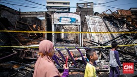 FOTO: Bau Gosong di Pasar Gembrong