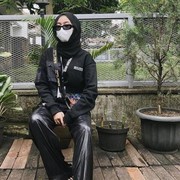 Tidak Hanya Warna Putih, Berikut Rekomendasi Outfit Kece Warna Hitam untuk Halal Bihalal