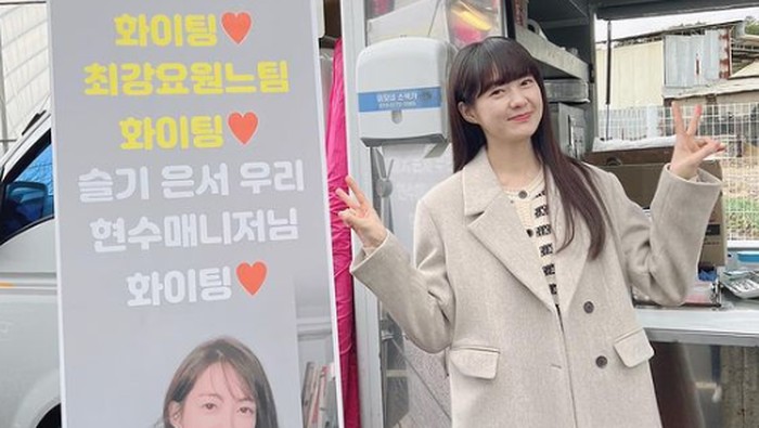Debut aktingnya di tahun 1998 lewat film Scent of A Man. Lewat film tersebut, banyak yang menyadari kemampuan akting Lee Yo Won apalagi untuk peran melankolis./ foto: instagram.com/yowon_official