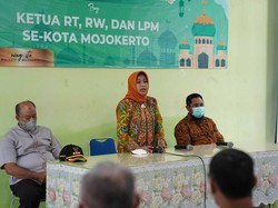 Walkot Mojokerto Ajak RT/RW Pakai Aplikasi Curhat Ning Ita