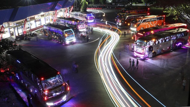 FOTO: Gelombang Arus Mudik di Penjuru Daerah