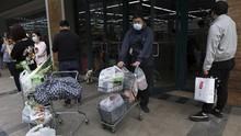 Warga China Masih Doyan Belanja Meski Terjebak di Rumah