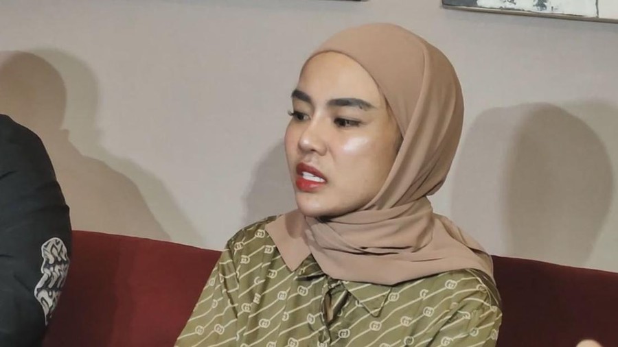 Konferensi pers Medina Zein soal KDRT
