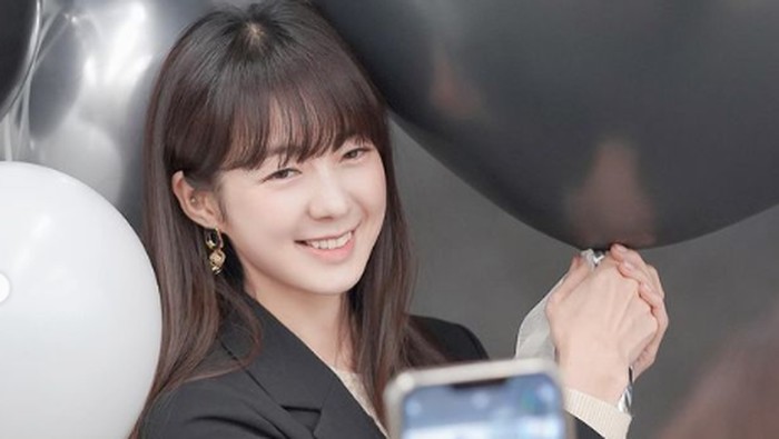 Namanya semakin dikenal dalam skala global setelah membintangi drama The Greet Queen Seondeok. Dalam drama tersebut ia memerankan Ratu Seondeok, yang menjadi kaisar perempuan pertama dalam sejarah Korea./ foto: instagram.com/yowon_official