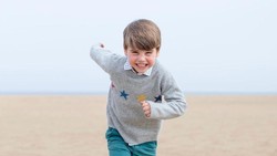 Pangeran Louis Anak Pangeran William & Kate Middleton Ultah, Baju Lama Disorot