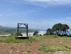 Nikmati Keindahan Laut dari Puncak Guha Garut