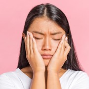 Dari Efek Penuaan Sampai Begadang, Berikut Ahli Kulit Ungkap Penyebab Munculnya Mata Panda!