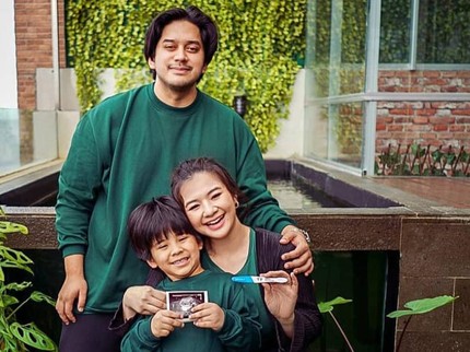 Lama Tak Terlihat, 7 Potret Eriska Rein Nikmati Kehamilan Keduanya