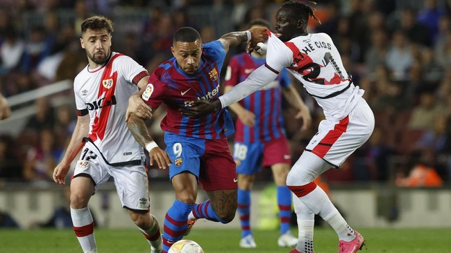 Barcelona terancam digusur Sevilla di klasemen Liga Spanyol setelah dipermalukan Rayo Vallecano 0-1 di Camp Nou, Senin (25/4) dini hari WIB.