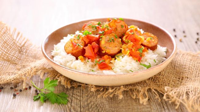Berikut resep praktis sahur sosis saus tiram. Menu ini juga cocok untuk anak kos karena cepat dan tidak memerlukan banyak bahan.