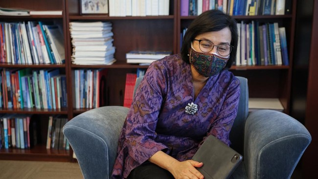 Sri Mulyani meminta pemda segera membelanjakan anggaran yang masih tersimpan di bank senilai Rp212,44 triliun pada akhir Juli 2022.