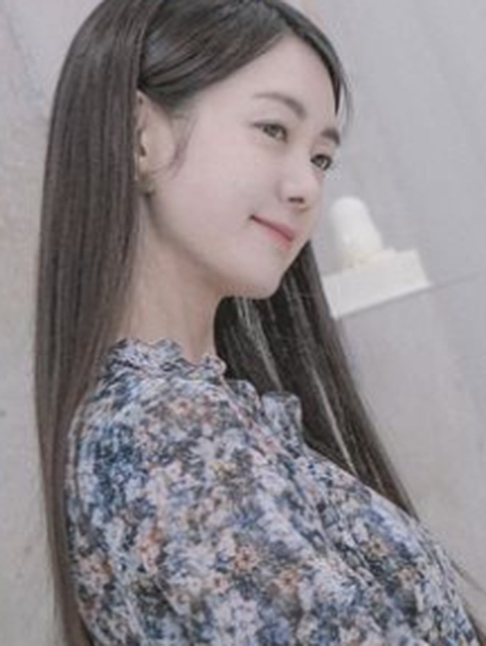 Tahun 2001 namanya semakin dilirik ketika bermain dalam drama Blue Mist, di mana ia memerankan tokoh perempuan yang terlibat cinta dengan pria paruh baya./ foto: instagram.com/yowon_official