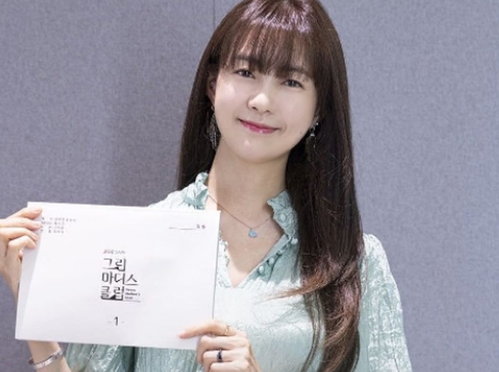 Tahun 2003 di usianya yang saat itu belum genap 23 tahun, Lee Ye Won memutuskan untuk menikah dengan CEO sekaligus pemain golf, Park Jin Woo, lalu pindah ke Amerika sekaligus belajar di sana./ foto: instagram.com/yowon_official
