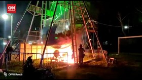 VIDEO: Wahana Permainan Perahu Ayun Terbakar Saat Dipenuhi Penumpang
