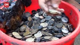 VIDEO: Koleksi Koin Kuno Selamat dari Kebakaran Pasar Gembrong