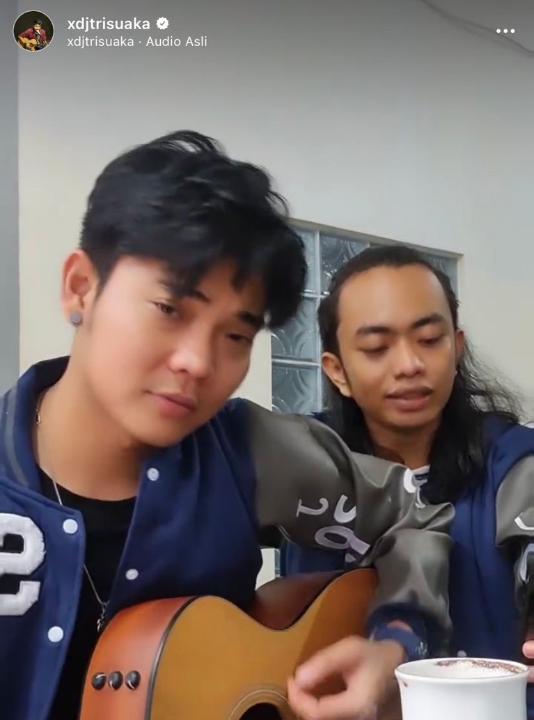 Tri Suaka dan Zinidin Zidan Tri Suaka dan Zinidin Zidan