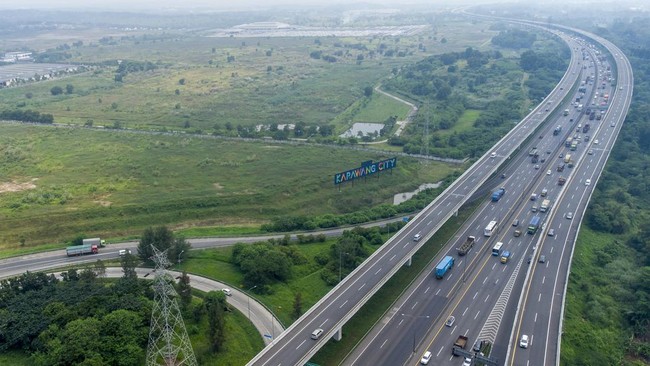 Ruas tol Jakarta-Cikampek berpotensi macet imbas perbaikan jalan di tiga titik mulai Sabtu (28/5). Berikut titik perbaikan jalan di tol Japek. 