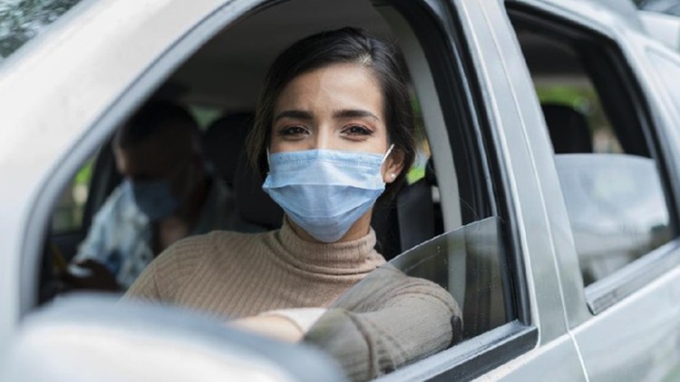 Perjalanan mudik yang panjang dan padat seringkali melelahkan. Yuk hangatkan suasana dengan aktivitas intim pengganti seks saat mudik dengan mobil.