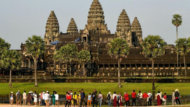 Kementerian Luar Negeri Republik Indonesia memulangkan 12 WNI yang menjadi korban penipuan penempatan kerja di Kamboja, Jumat (5/8).